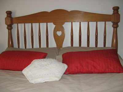 This classical style headboard is made of Japanese oak